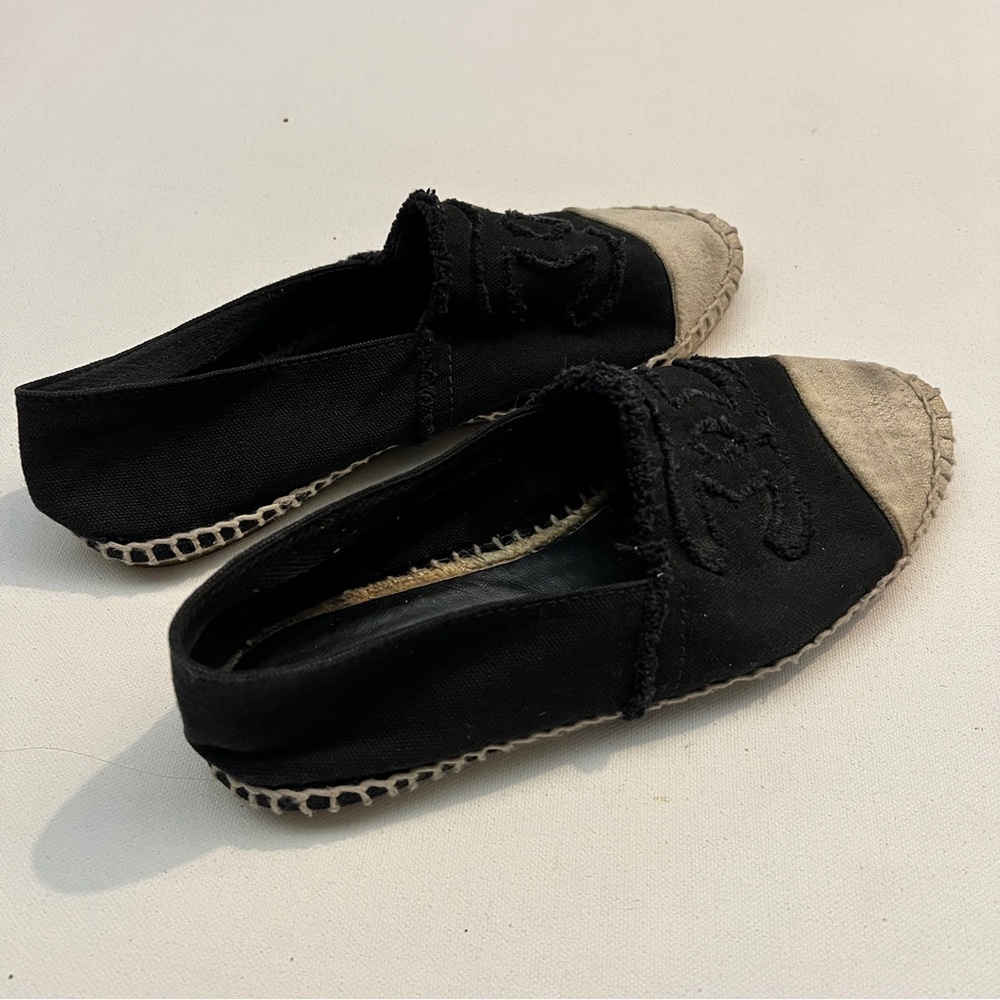 Classic CHANEL Black and Cream Canvas Espadrilles Shoes Sz 39 8 - Picture 10 of 14